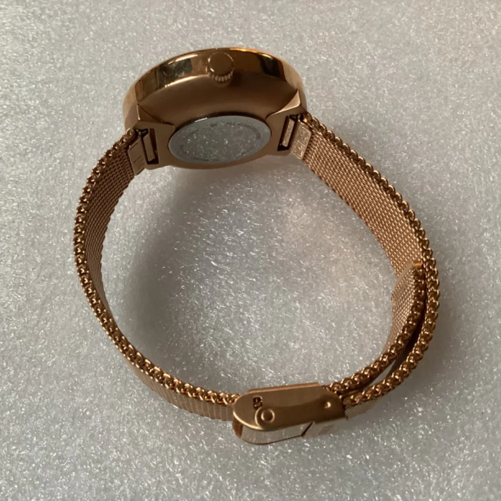 Fossil Hutton Three-Hand Rose Gold-tone Women’s Watch (BQ3491)